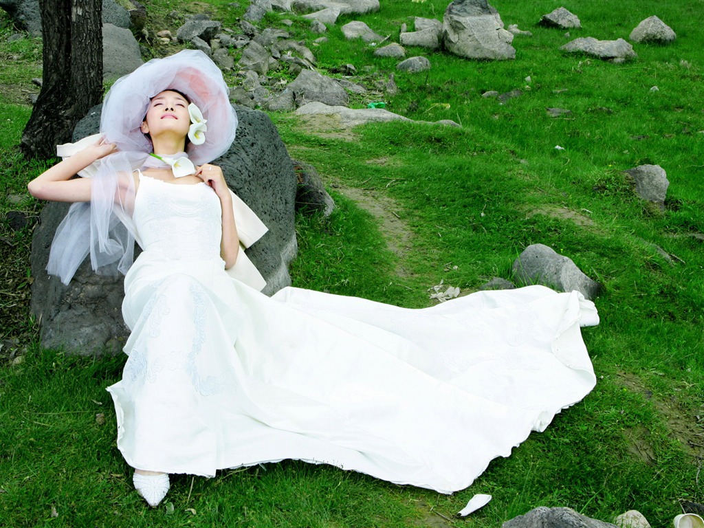 Beautiful pure bride wallpaper #4 - 1024x768