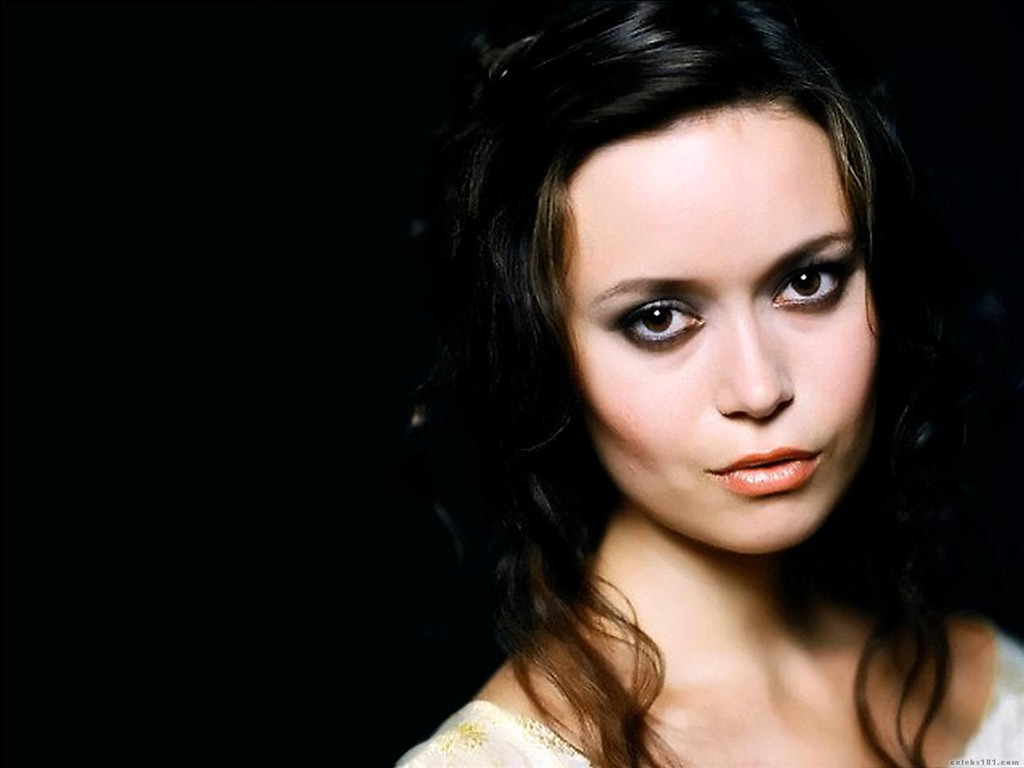 Summer Glau fondo de pantalla #6 - 1024x768