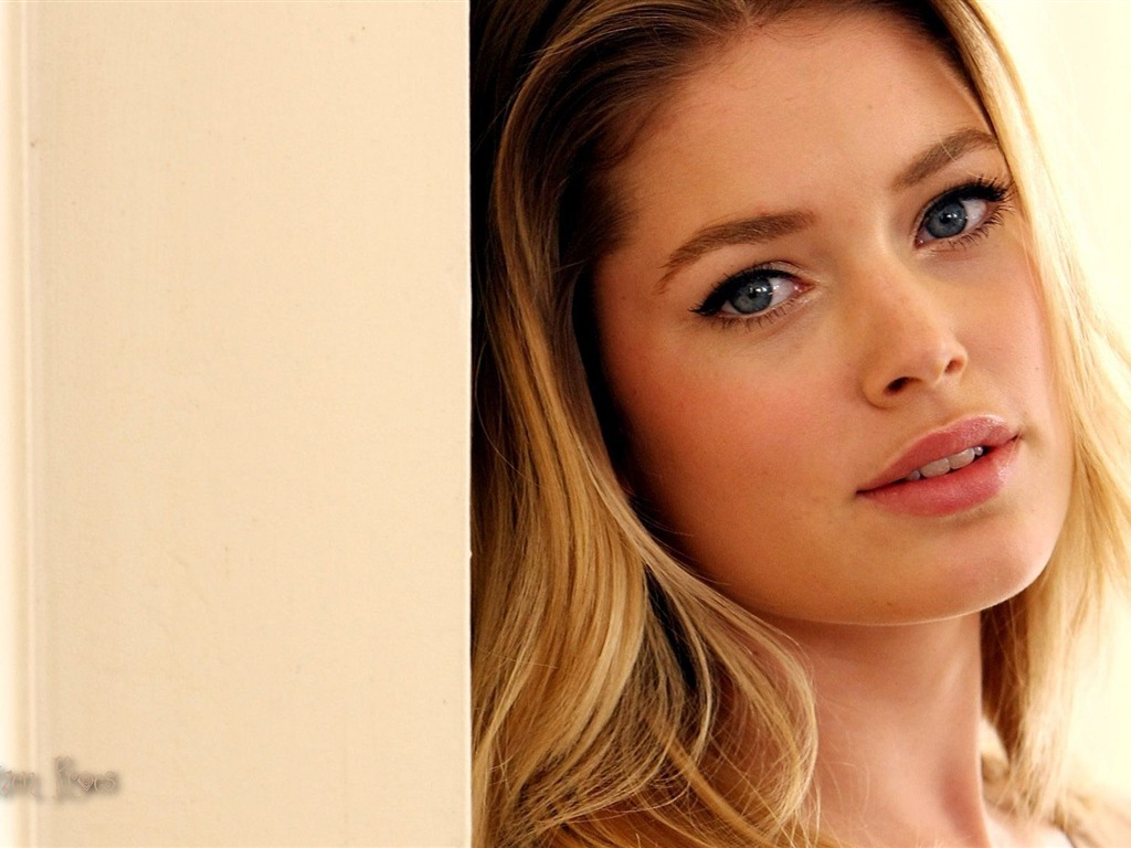 Doutzen Kroes beau fond d'écran #4 - 1024x768