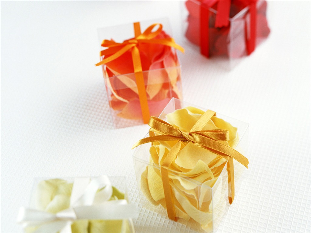 Flowers and gifts wallpaper (1) #3 - 1024x768