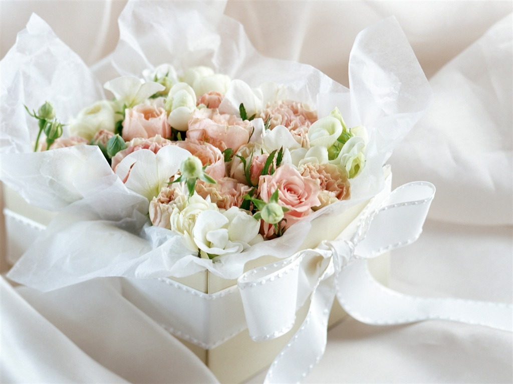 Flowers and gifts wallpaper (2) #5 - 1024x768