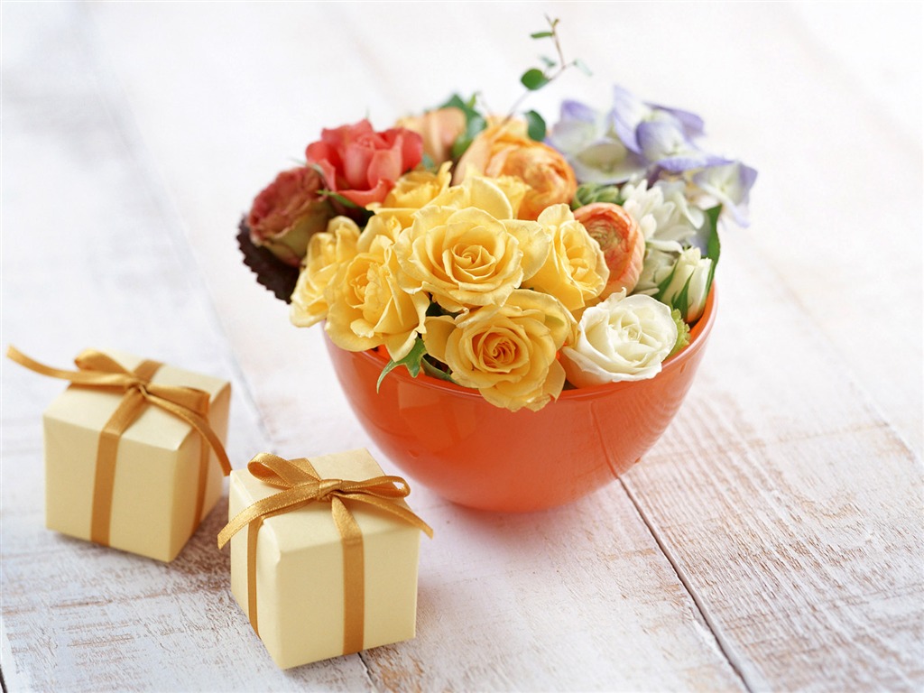 Flowers and gifts wallpaper (2) #13 - 1024x768