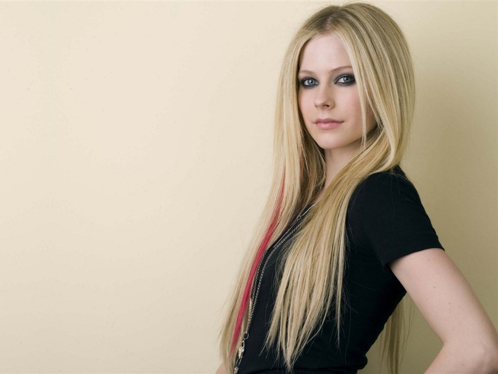Avril Lavigne 艾薇儿·拉维妮 美女壁纸8 - 1024x768