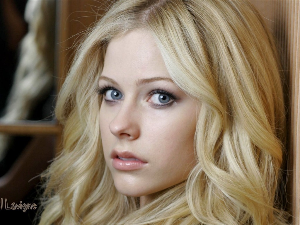 Avril Lavigne 艾薇儿·拉维妮 美女壁纸10 - 1024x768