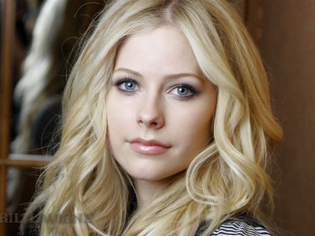 Avril Lavigne 艾薇儿·拉维妮 美女壁纸12 - 1024x768