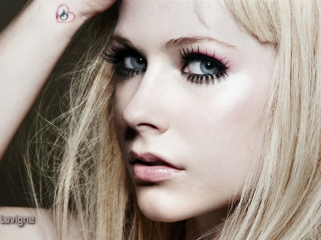 Avril Lavigne schöne Tapete #13 - 1024x768