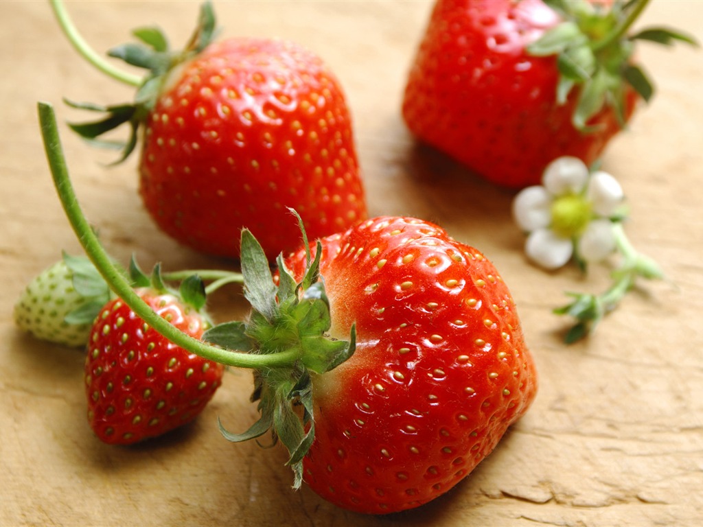 HD wallpaper fresh strawberries #2 - 1024x768