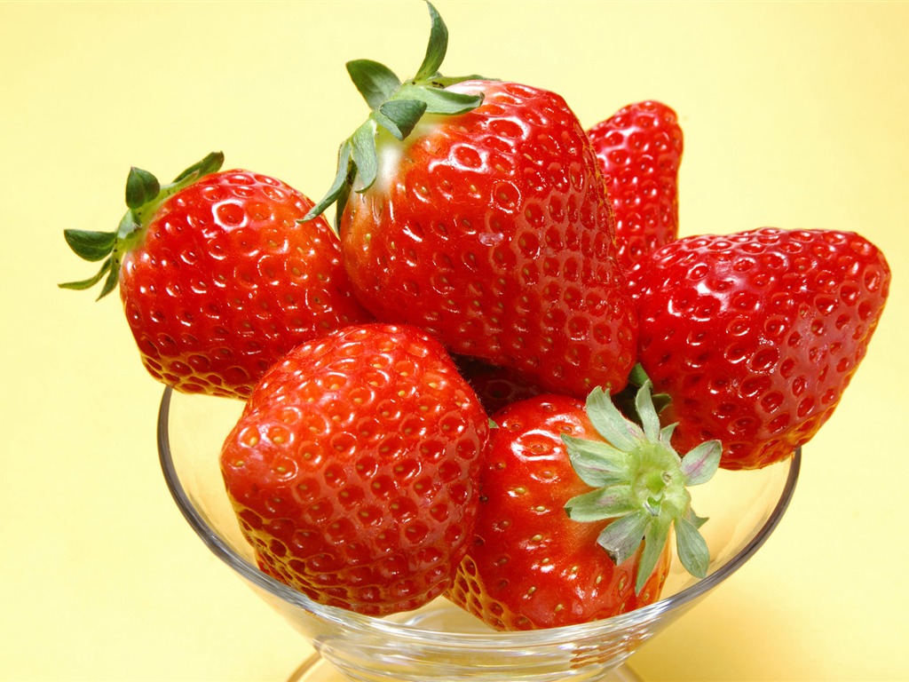 HD wallpaper fresh strawberries #6 - 1024x768
