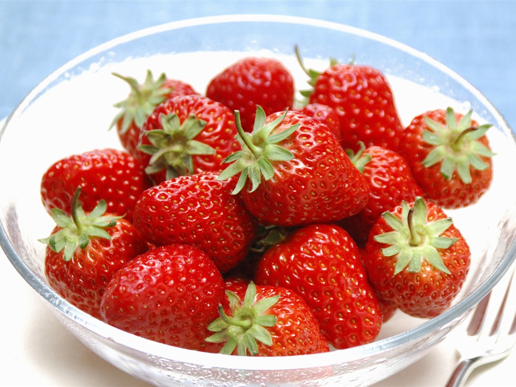 HD wallpaper fresh strawberries #9 - 1024x768