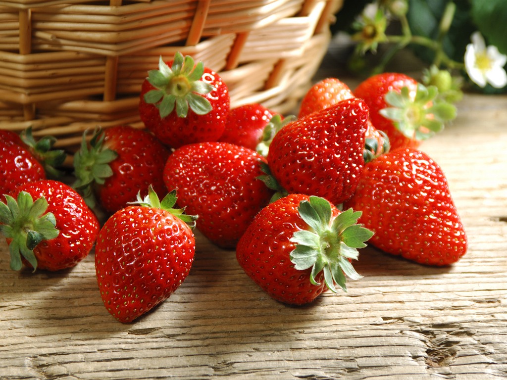 HD wallpaper fresh strawberries #11 - 1024x768