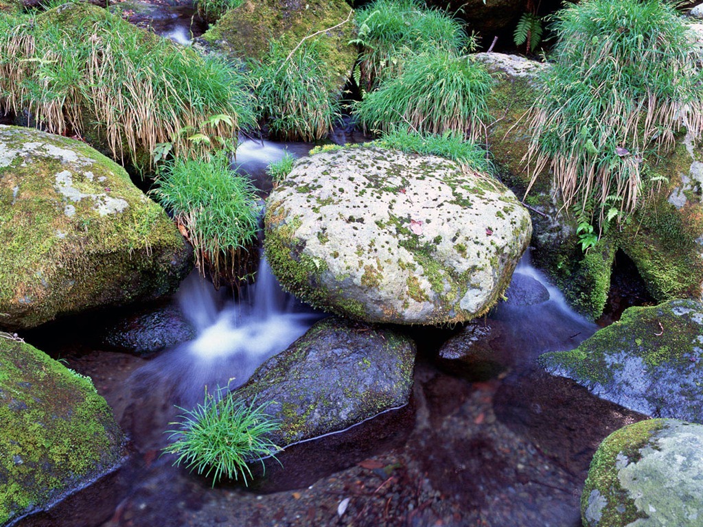 Waterfall streams wallpaper (1) #2 - 1024x768