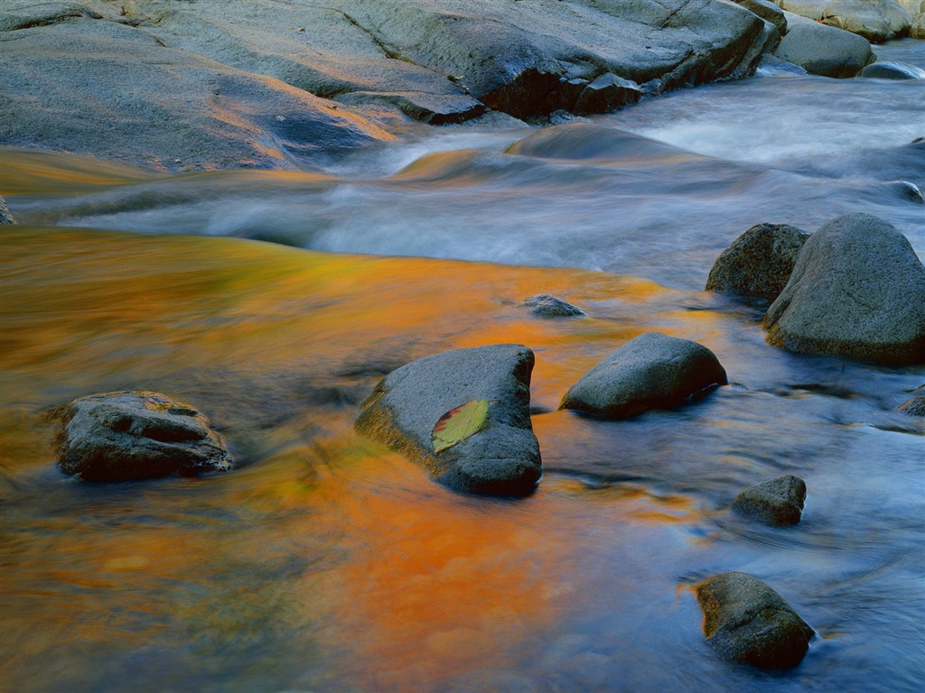 Waterfall streams wallpaper (5) #5 - 1024x768