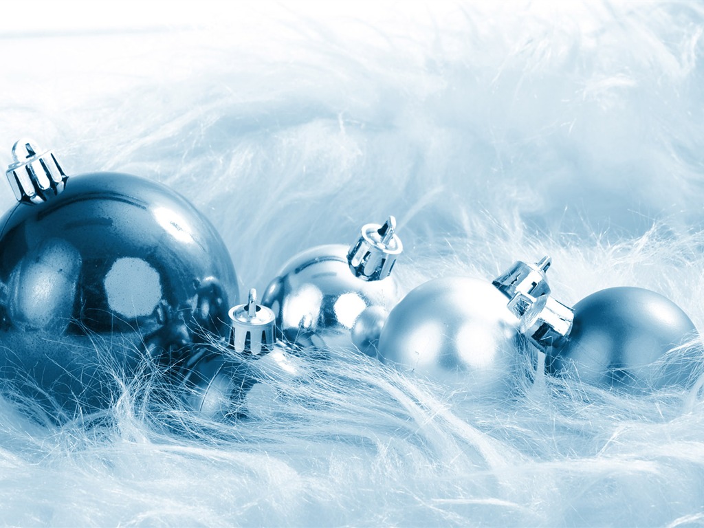 Christmas balls wallpaper (1) #9 - 1024x768