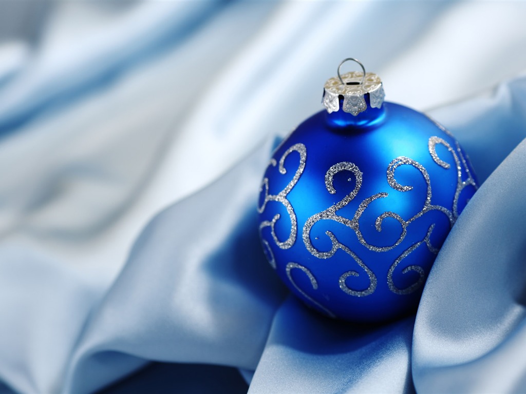 Christmas balls wallpaper (1) #13 - 1024x768