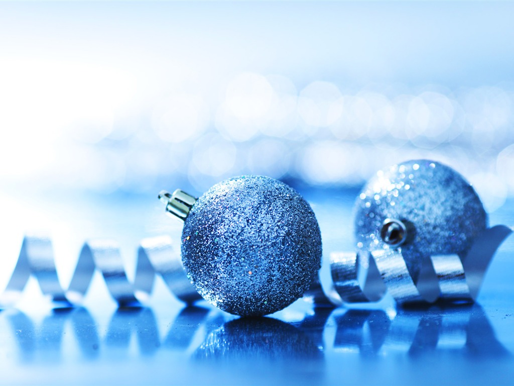 Christmas balls wallpaper (2) #11 - 1024x768