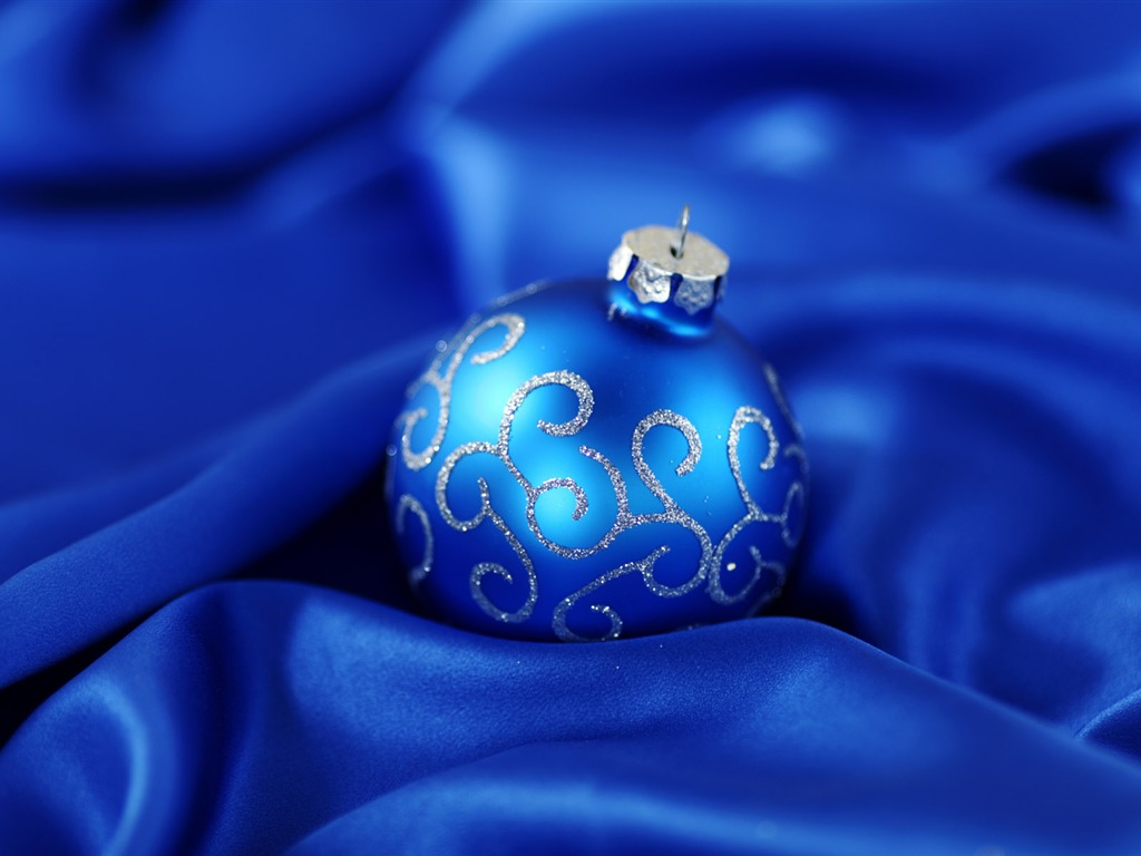 Christmas balls wallpaper (2) #14 - 1024x768