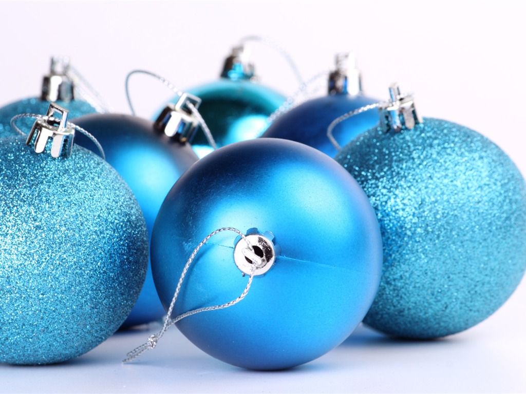 Christmas balls wallpaper (3) #6 - 1024x768