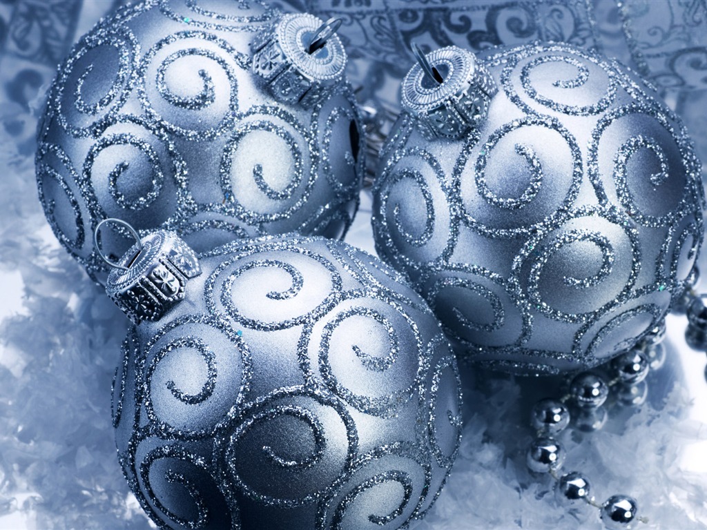 Christmas balls wallpaper (6) #4 - 1024x768