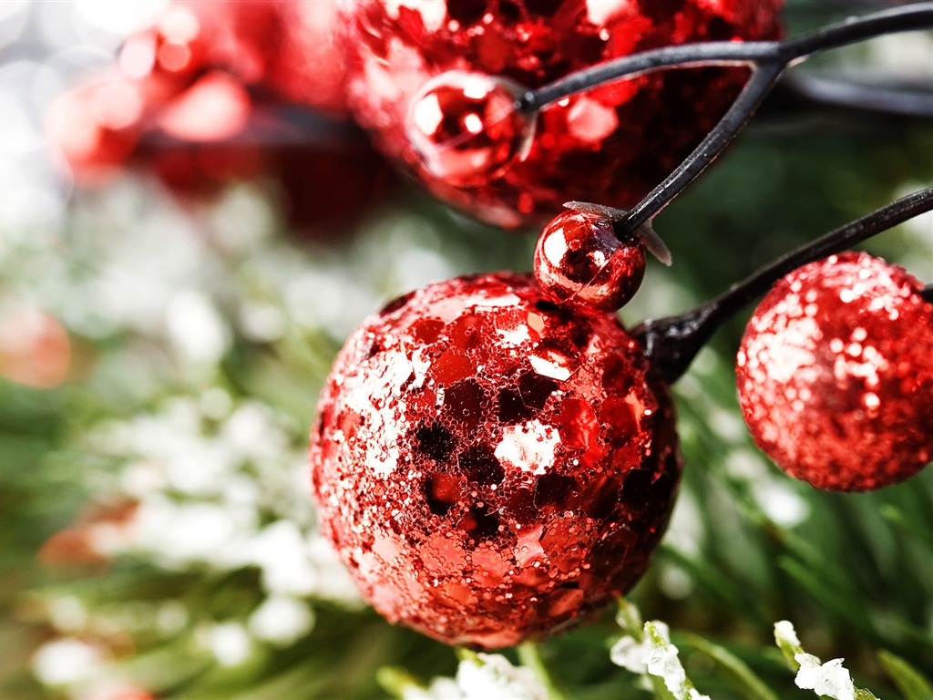 Christmas balls wallpaper (7) #8 - 1024x768