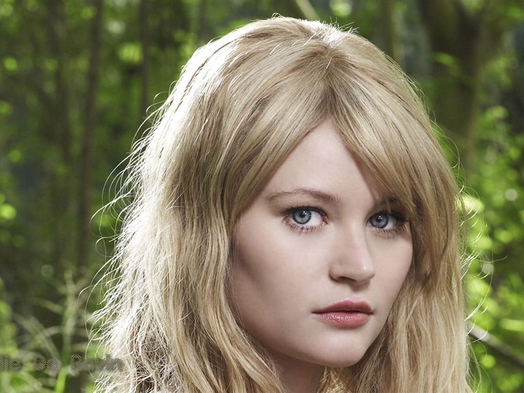 Emilie de Ravin krásnou tapetu #8 - 1024x768