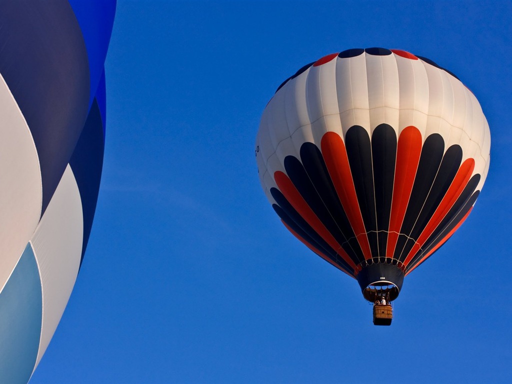 Coloridos globos de aire caliente fondo de pantalla (2) #2 - 1024x768