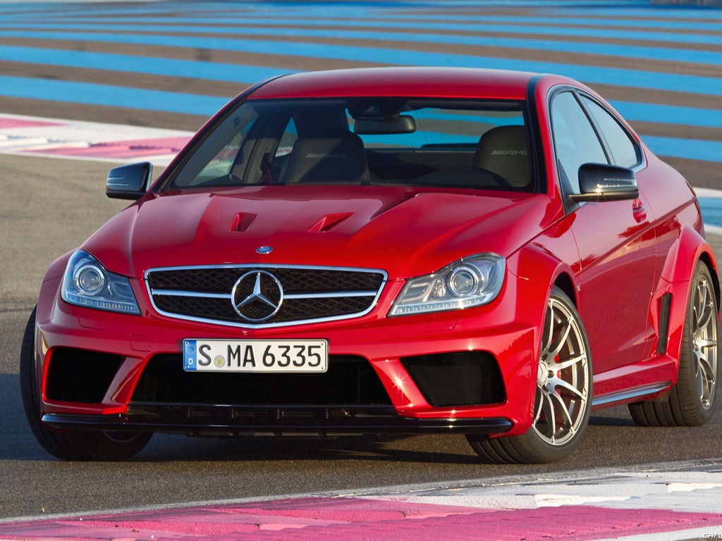 Mercedes-Benz C63 AMG Negro Serie Coupé - 2011 fondos de pantalla HD #10 - 1024x768