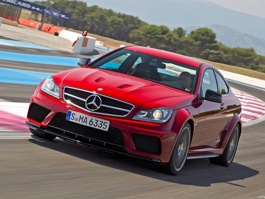 Mercedes-Benz C63 AMG Black Series Coupe - 2011 HD wallpapers #13 - 1024x768