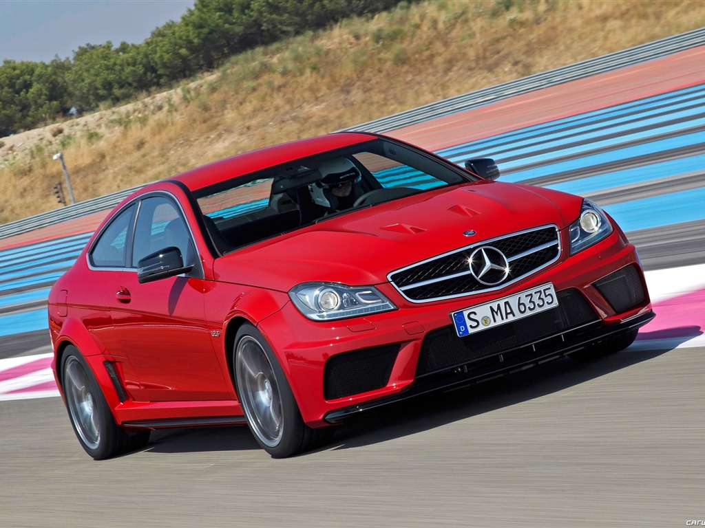 Mercedes-Benz C63 AMG Black Series Coupe - 2011 HD wallpapers #15 - 1024x768