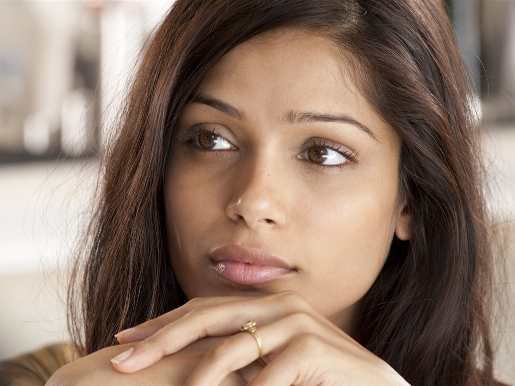 Freida Pinto 芙蕾達·平托 美女壁紙 #1 - 1024x768