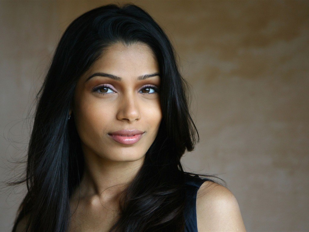 Freida Pinto 芙蕾达·平托 美女壁纸9 - 1024x768