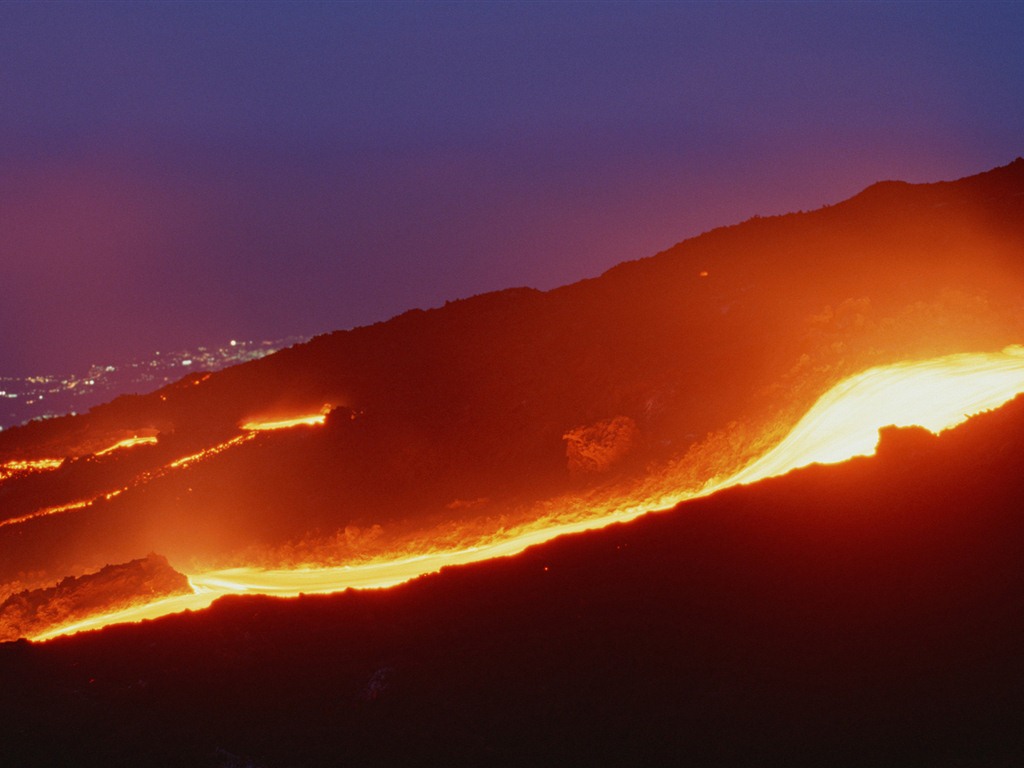 Volcanic eruption of the magnificent landscape wallpaper #6 - 1024x768