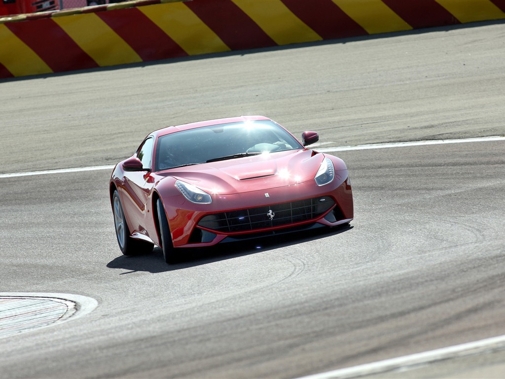 2012 Ferrari F12 Berlinetta 法拉利 高清壁纸14 - 1024x768