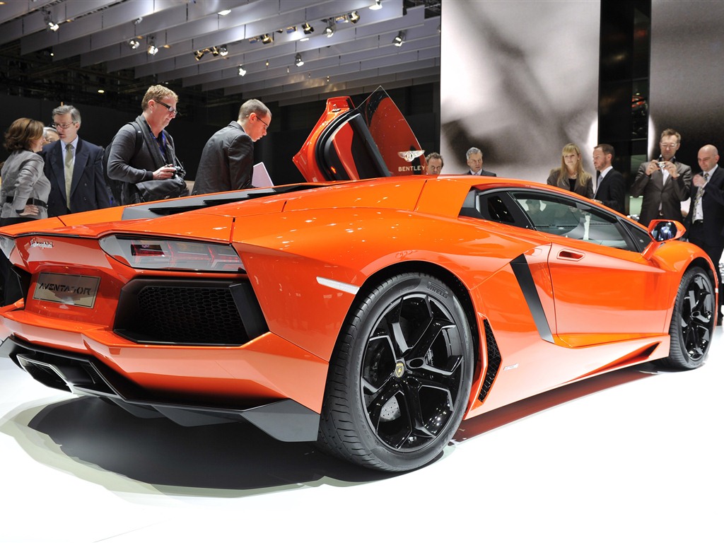 2012 Lamborghini Aventador LP700-4 蘭博基尼高清壁紙 #38 - 1024x768