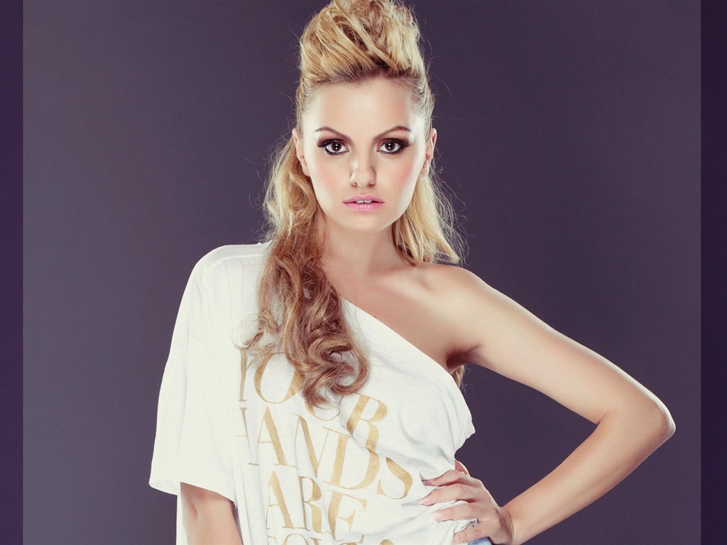 Alexandra Stan hermosos fondos de pantalla #9 - 1024x768