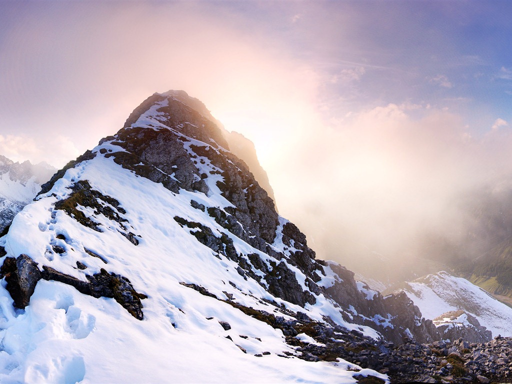 Windows 8 官方全景主题壁纸，海浪，森林，雄伟高山1 - 1024x768