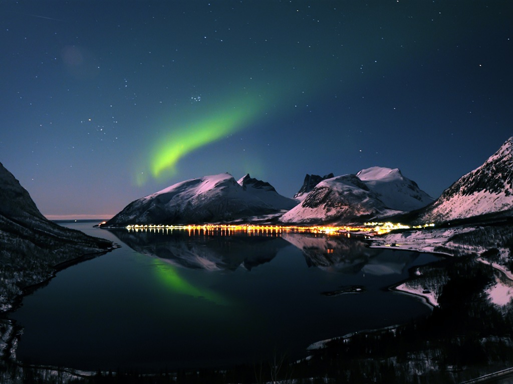 Natural wonders of the Northern Lights HD Wallpaper (2) #2 - 1024x768