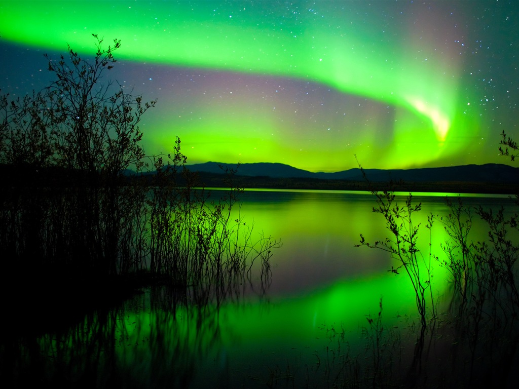 Natural wonders of the Northern Lights HD Wallpaper (2) #12 - 1024x768