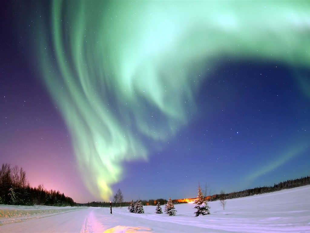 Natural wonders of the Northern Lights HD Wallpaper (2) #22 - 1024x768