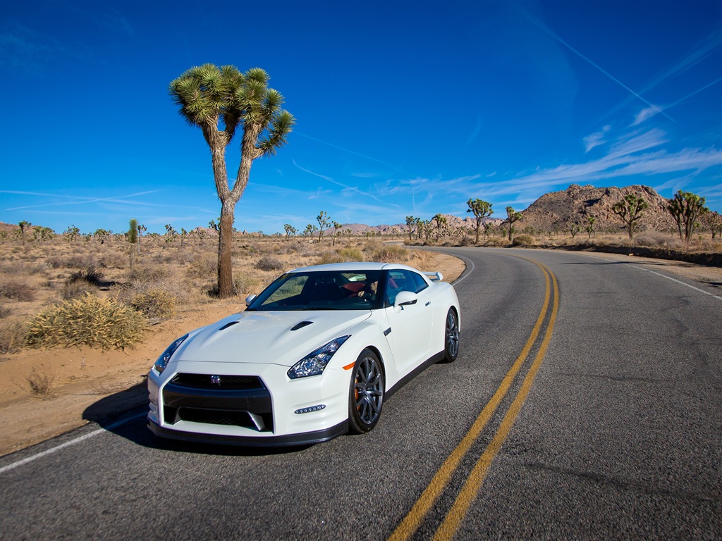 2013 Nissan GT-R R35 USA verze HD Tapety na plochu #3 - 1024x768
