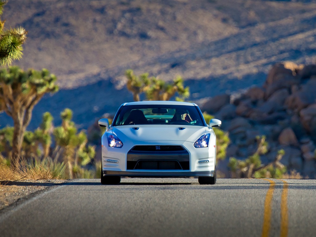 2013 Nissan GT-R R35 USA version 日产 美国版 高清壁纸6 - 1024x768