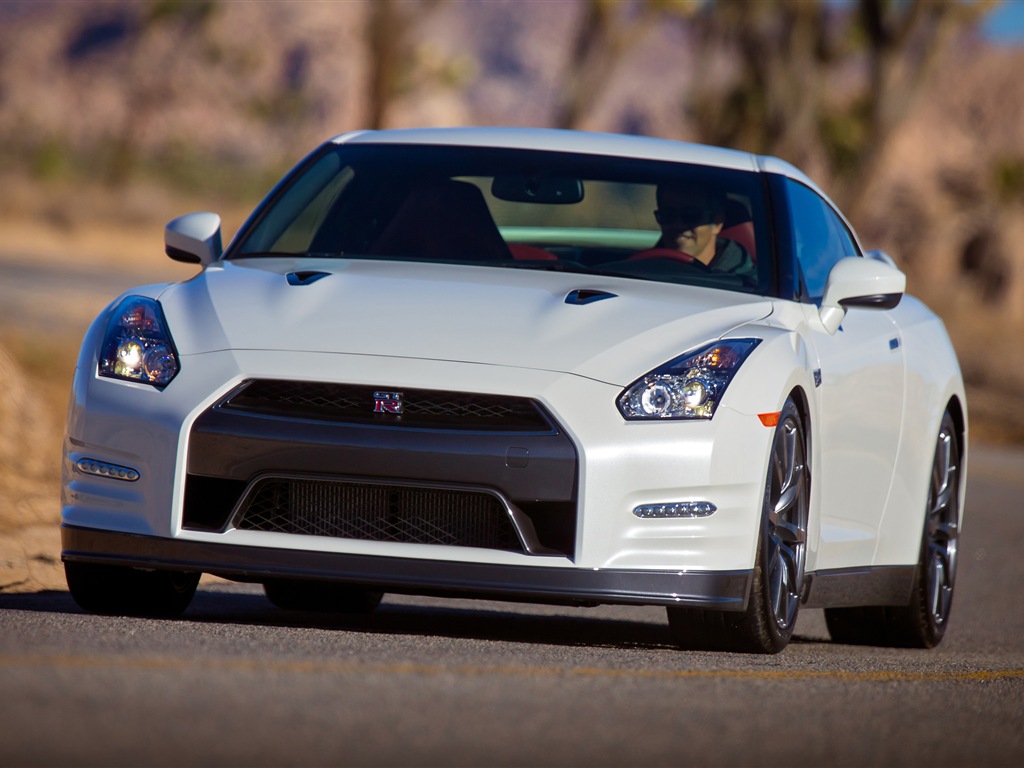 2013 Nissan GT-R R35 USA version 日產美國版高清壁紙 #12 - 1024x768