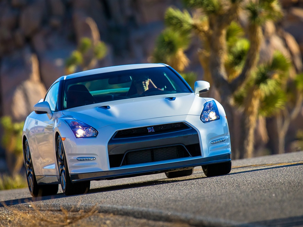 2013 Nissan GT-R R35 USA version 日產美國版高清壁紙 #13 - 1024x768