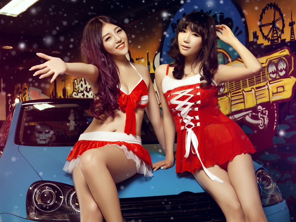 新年喜慶的紅色裝美女車模 高清壁紙 #5 - 1024x768