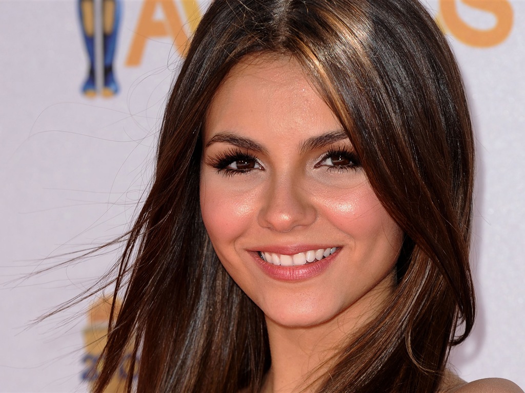 Victoria Justice beautiful wallpapers #2 - 1024x768