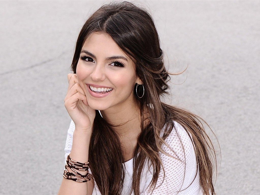 Victoria Justice beautiful wallpapers #7 - 1024x768
