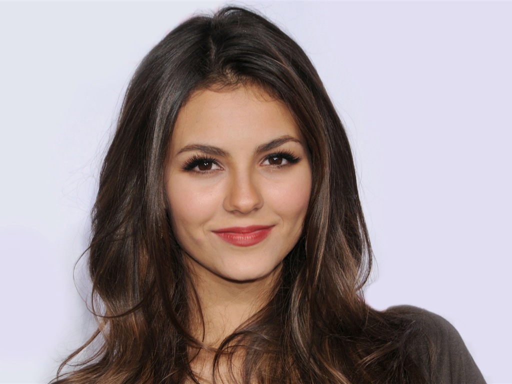 Victoria Justice 维多利亚·嘉丝蒂 美女壁纸26 - 1024x768