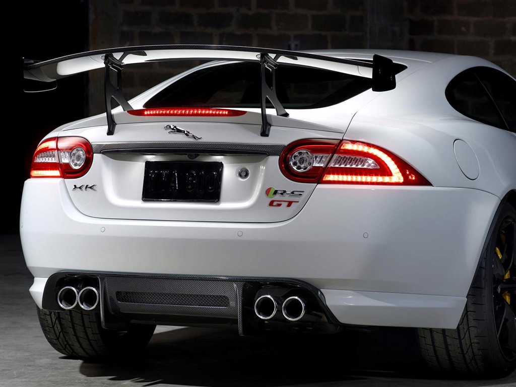 2014 Jaguar XKR-S GT 捷豹XKR-S GT跑车高清壁纸4 - 1024x768