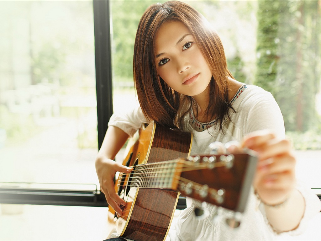 Chanteuse japonaise Yoshioka Yui fonds d'écran HD #1 - 1024x768