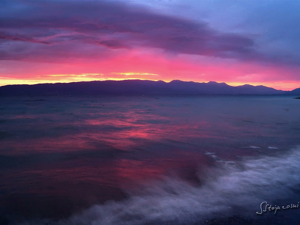 Après le coucher du soleil, le lac d'Ohrid, fonds d'écran Windows 8 thème HD #1 - 1024x768