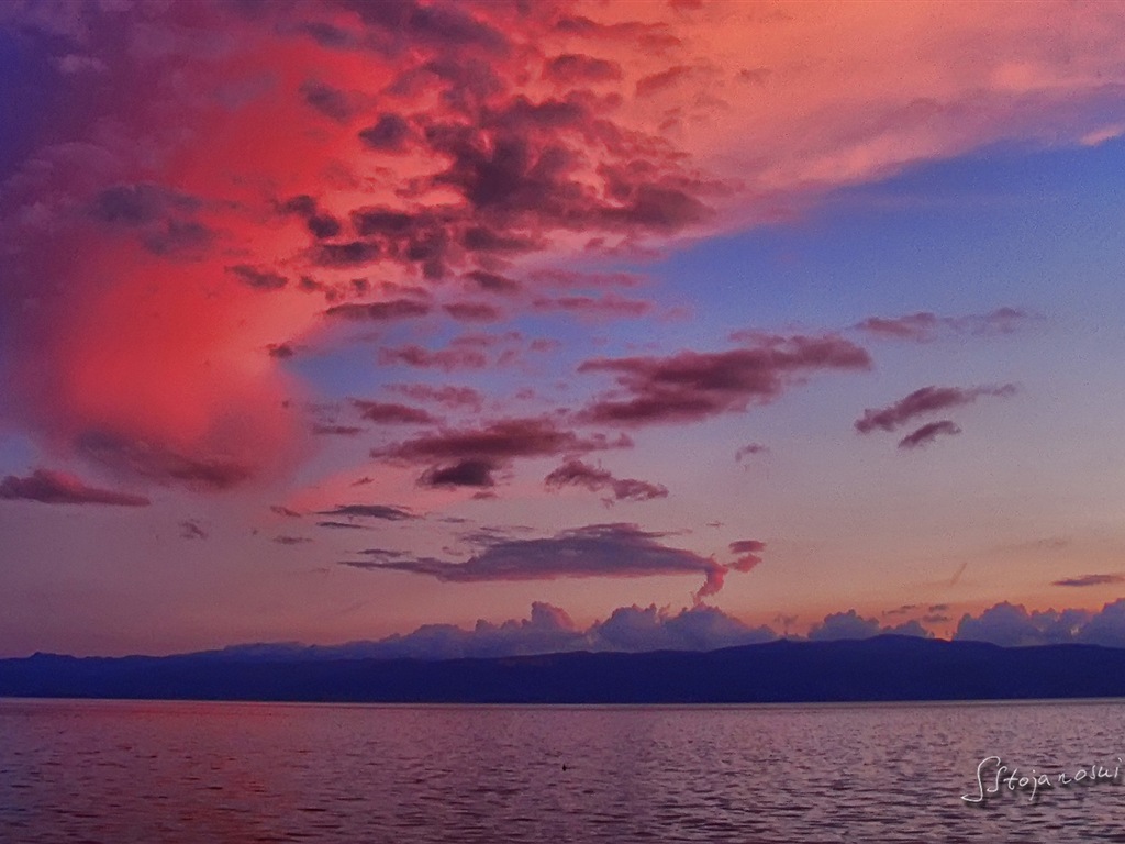 Après le coucher du soleil, le lac d'Ohrid, fonds d'écran Windows 8 thème HD #2 - 1024x768